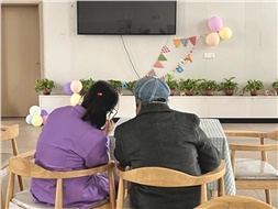 當(dāng)你老到忘了世界，我該拿什么來愛你